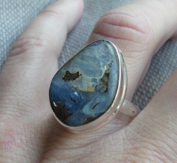 Zilveren ring gezet met Boulder Opaal maat 18 mm